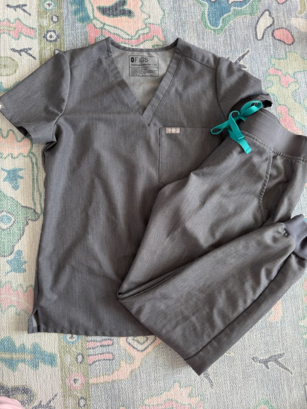 Figs Graphite Gray Scrub Set- XS top, Small Joggers